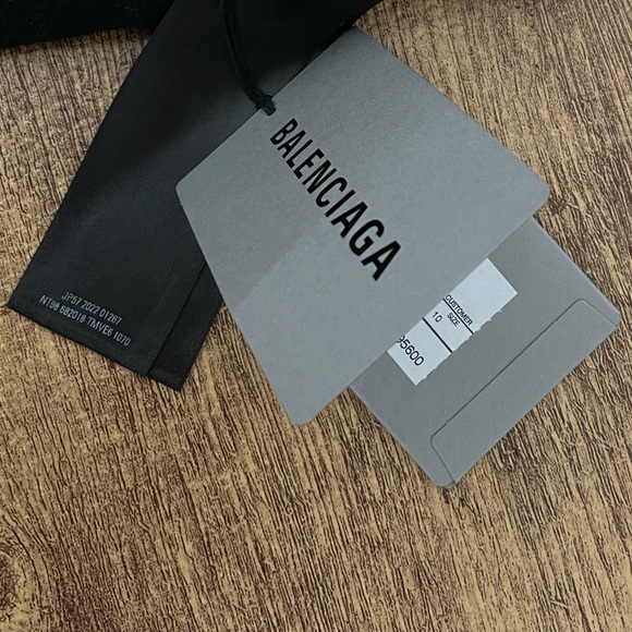 Balenciaga Sweatshirt NWT - Picture 4 of 4